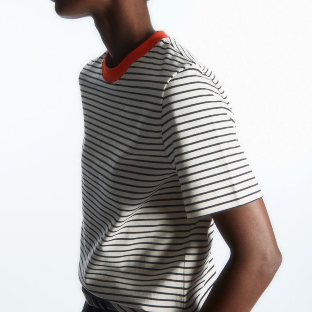 COS Clean Cut Regular T-shirt (Size S)